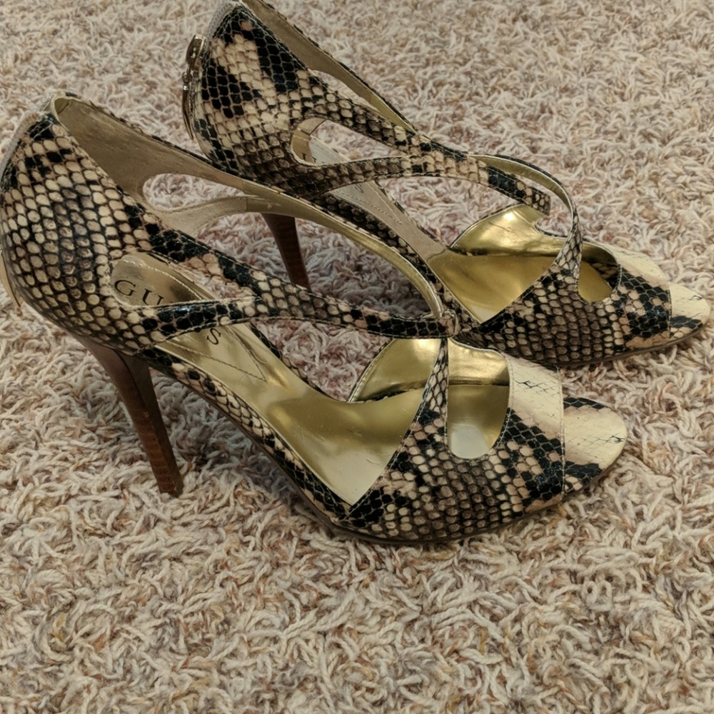 NIB Guess animal print strappy sandal 8 vegan